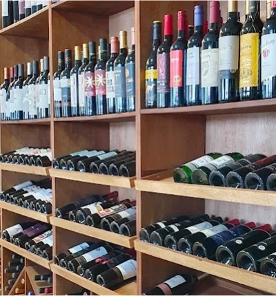 Vinhos e Versos Adega